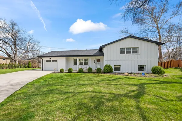 $625,000 | 671 Hazel Court, Roselle, IL 60172