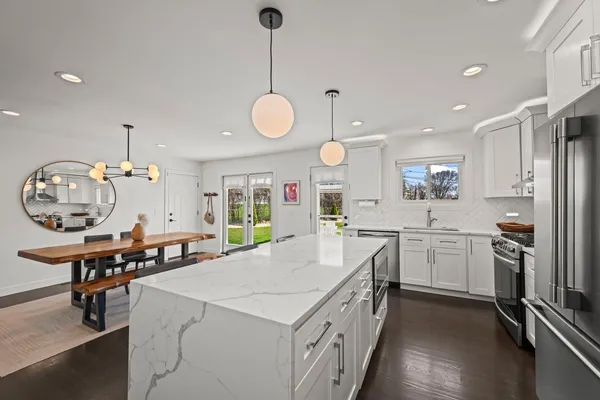 $625,000 | 671 Hazel Court, Roselle, IL 60172