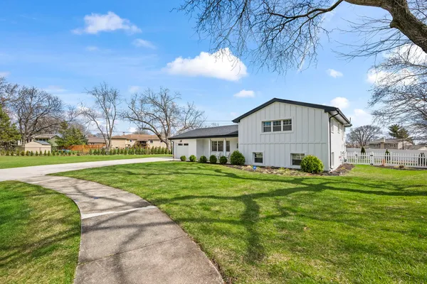 $625,000 | 671 Hazel Court, Roselle, IL 60172