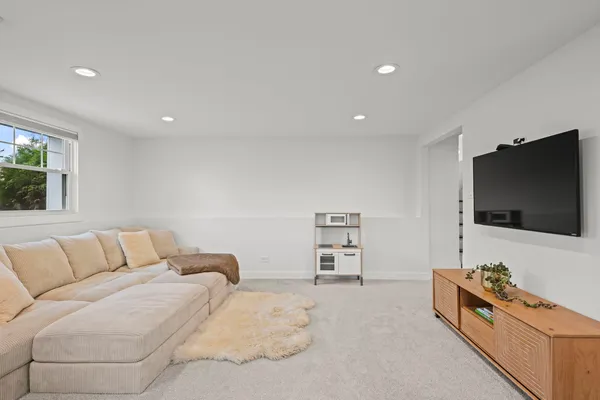 $625,000 | 671 Hazel Court, Roselle, IL 60172