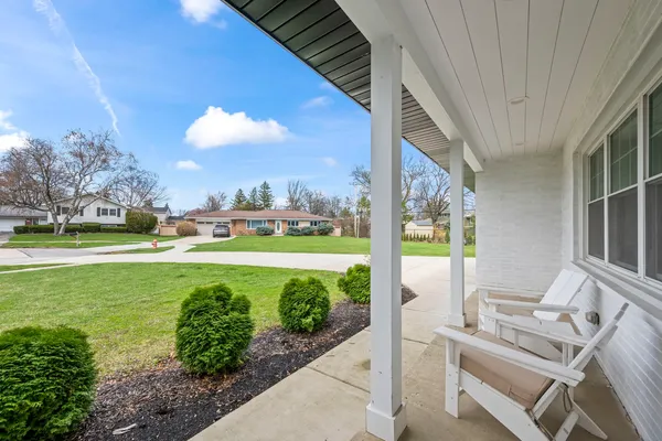 $625,000 | 671 Hazel Court, Roselle, IL 60172