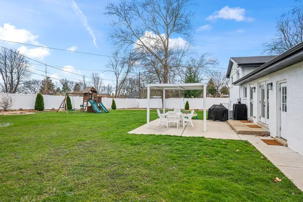 $625,000 | 671 Hazel Court, Roselle, IL 60172