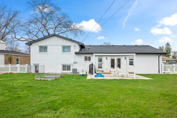 $625,000 | 671 Hazel Court, Roselle, IL 60172