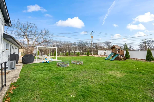 $625,000 | 671 Hazel Court, Roselle, IL 60172