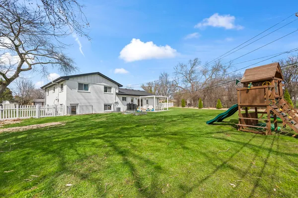 $625,000 | 671 Hazel Court, Roselle, IL 60172