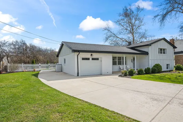 $625,000 | 671 Hazel Court, Roselle, IL 60172