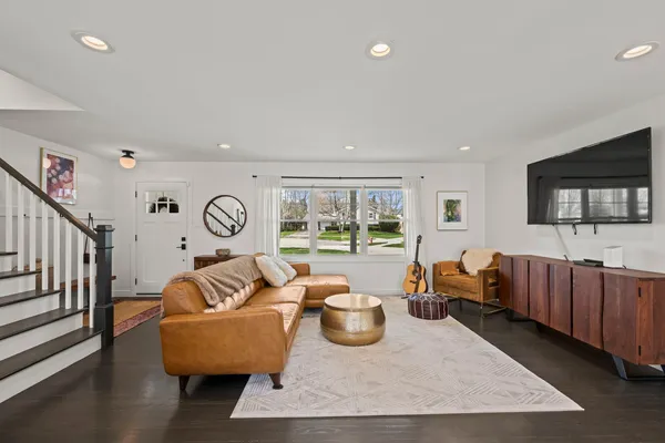 $625,000 | 671 Hazel Court, Roselle, IL 60172