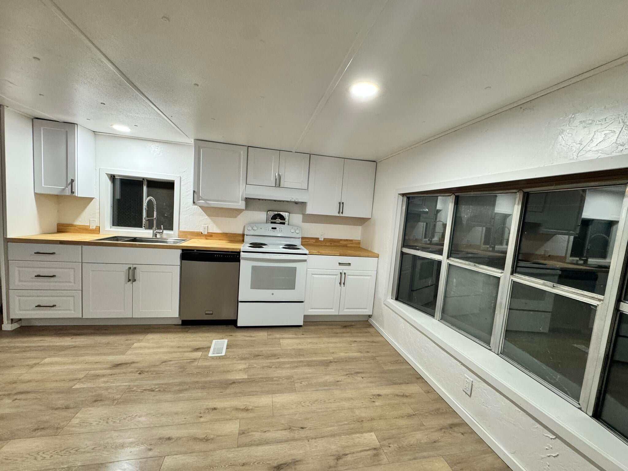 6850 Downing Road, Unit SPC 29 Central Point, OR 97502 - Photo 8 of 27 Downing -08