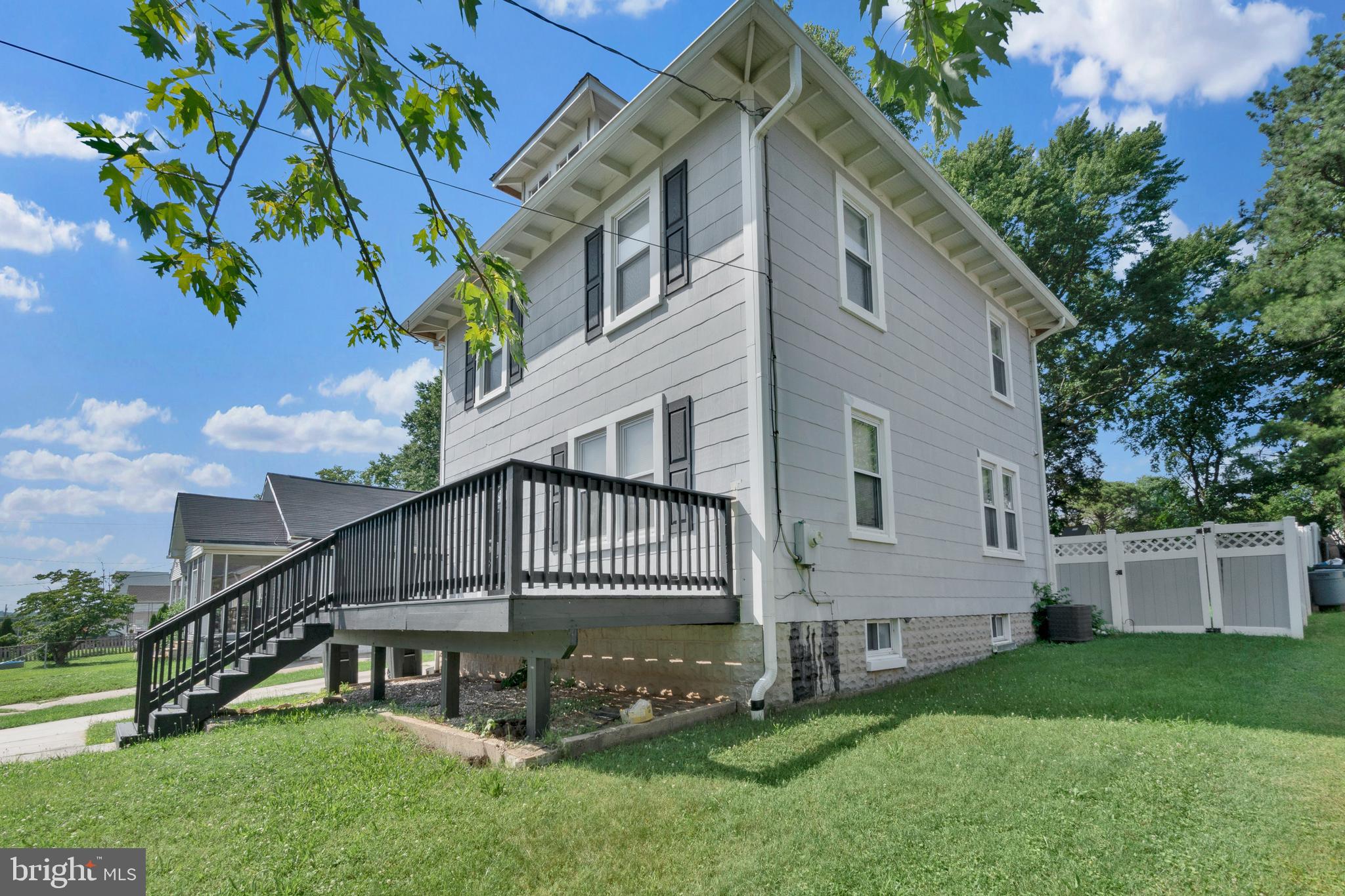 370 Nicholson Road Baltimore, MD 21221 - Photo 3 of 33 Side