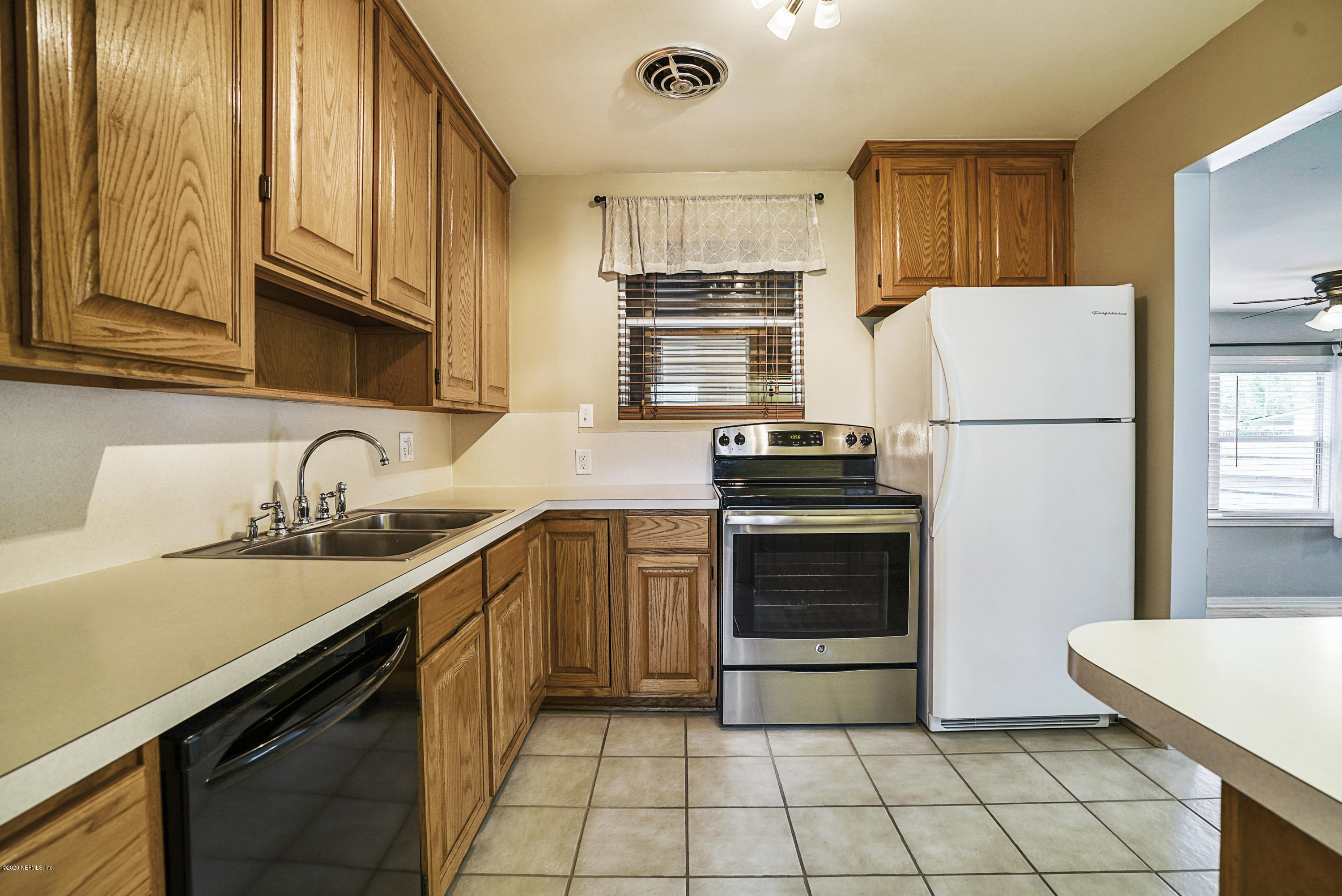 7421 Roslyn Road Jacksonville, FL 32244 - Photo 9 of 36 Tile Floor