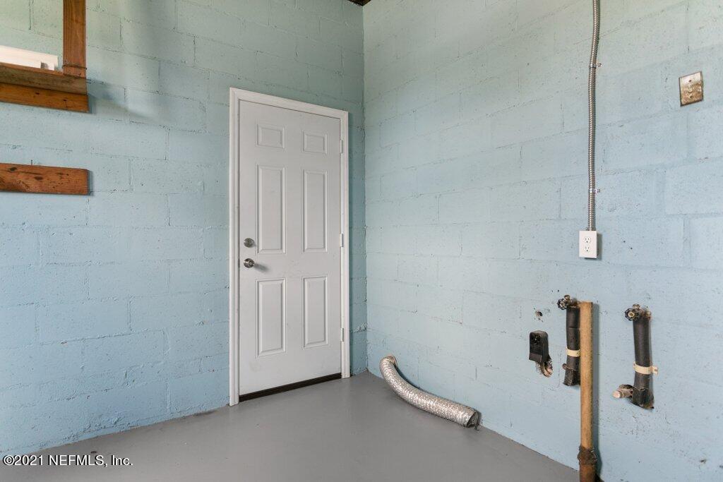 1642 Clemson Road Jacksonville, FL 32217 - Photo 29 of 35 a view of a hallway with closet