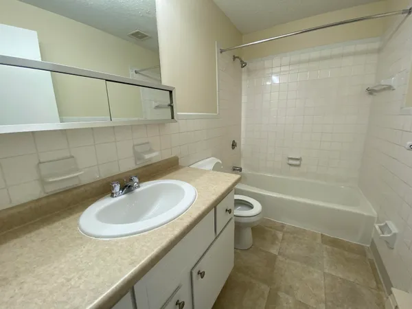 $1,920 | 29 Capron Road, Unit 85, Milford, NH 03055