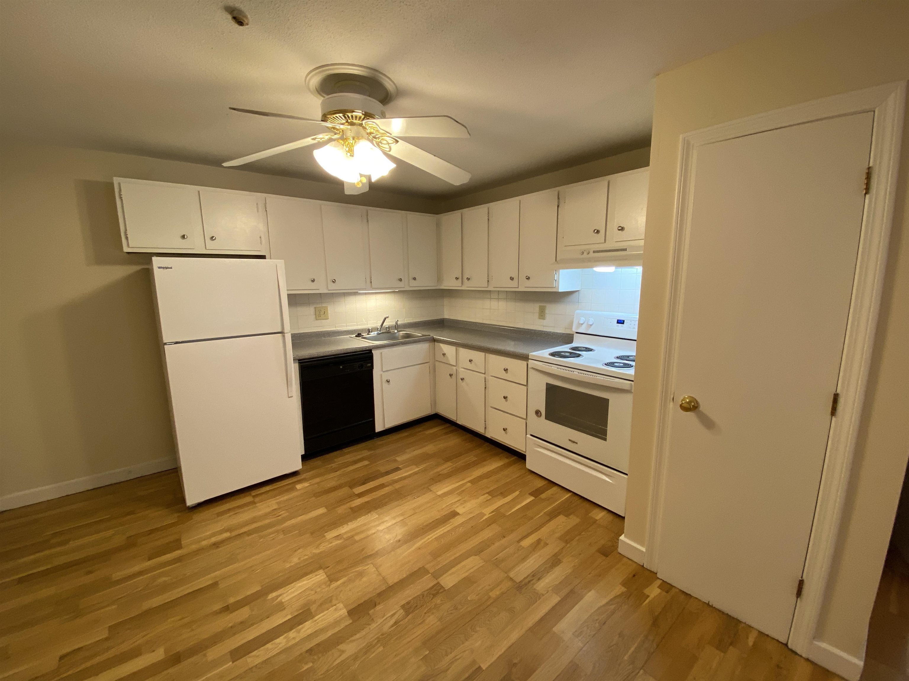 29 Capron Road, Unit 85 Milford, NH 03055 - Photo 3 of 35