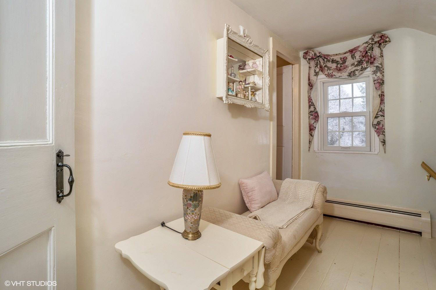 1579 Hyannis-Barnstable Road Barnstable, MA 02630 - Photo 12 of 18 13_1579HyannisRoad_6_Hallway_MLSuse_1500