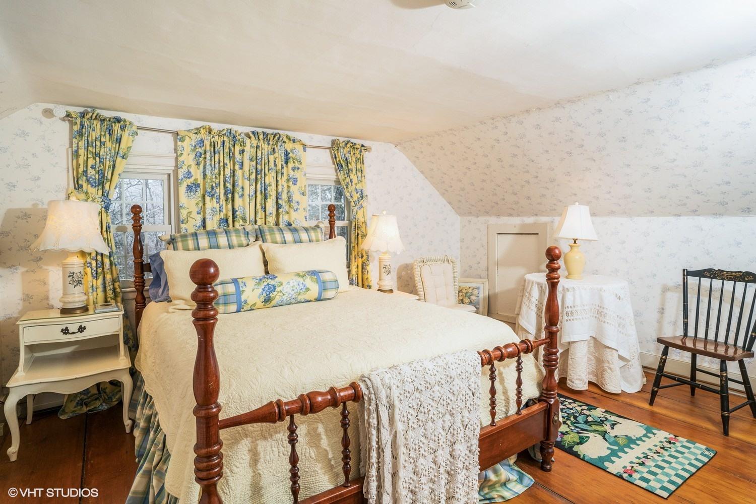 1579 Hyannis-Barnstable Road Barnstable, MA 02630 - Photo 13 of 18 14_1579HyannisRoad_18_Bedroom_MLSuse_150