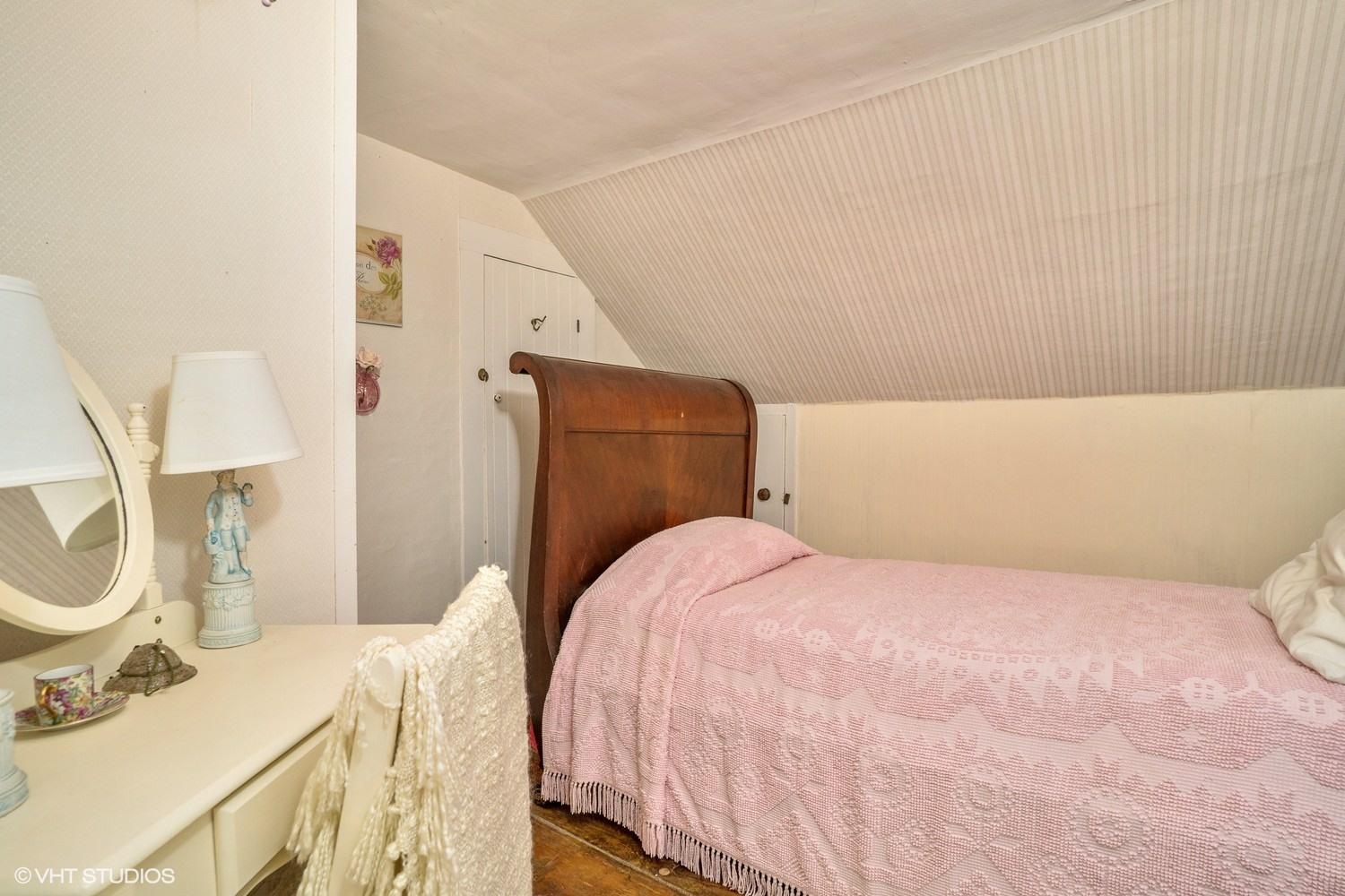 1579 Hyannis-Barnstable Road Barnstable, MA 02630 - Photo 15 of 18 16_1579HyannisRoad_154_3rdBedroom_MLSuse