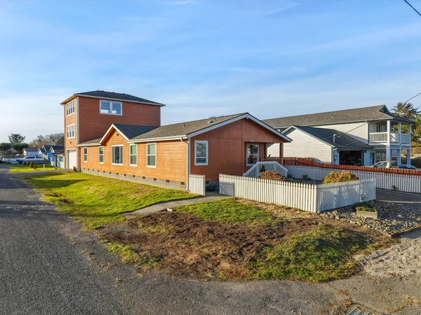 $649,000 | 360 Grand Avenue, Crescent City, CA 95531