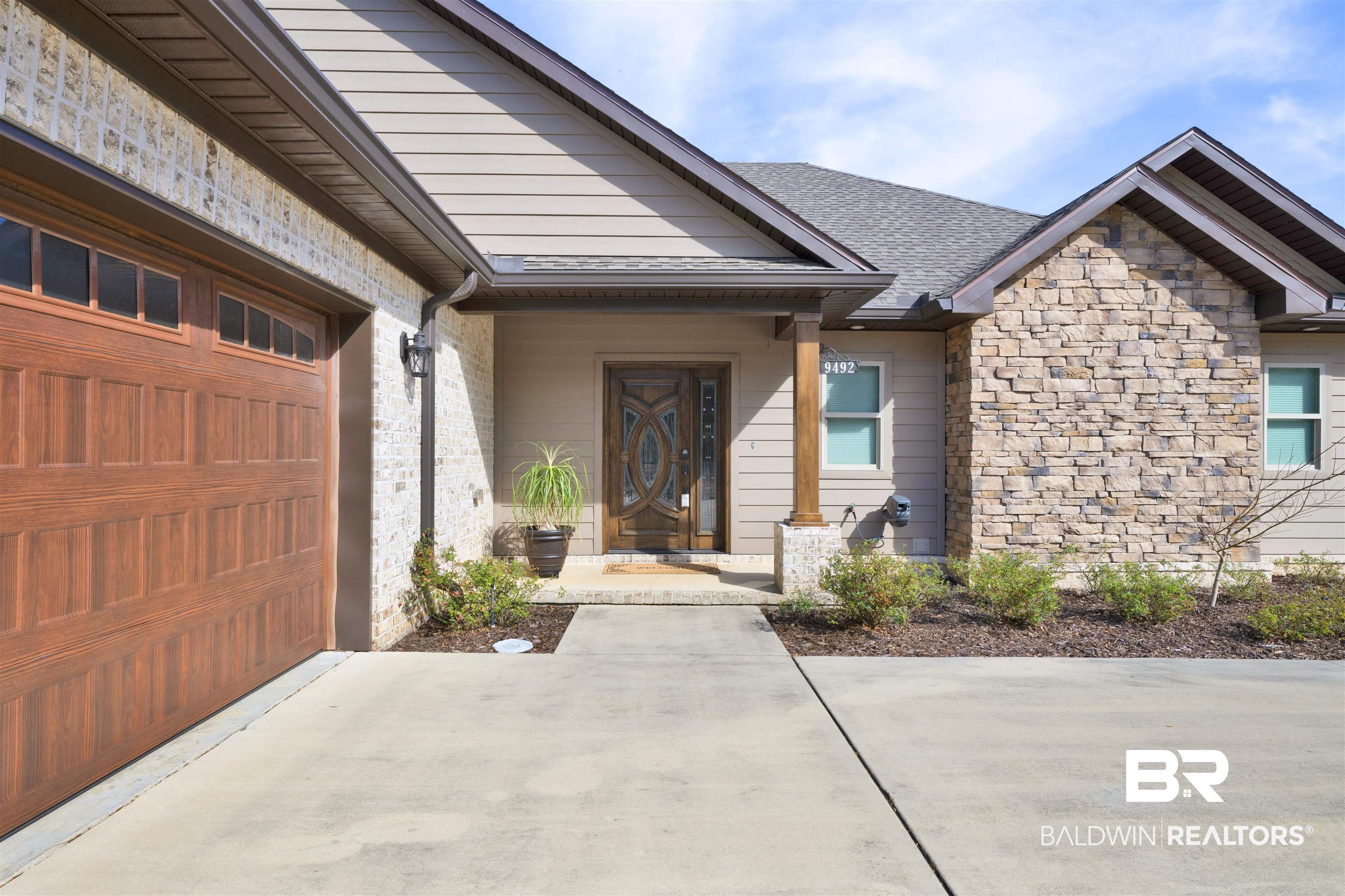 9492 Neumann Drive Elberta, AL 36530 - Photo 4 of 47 Entry