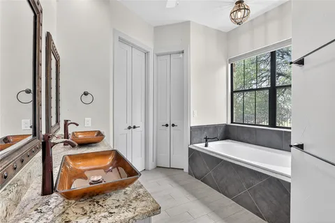 $875,000 | 101 Fox Fur, Horseshoe Bay, TX 78657