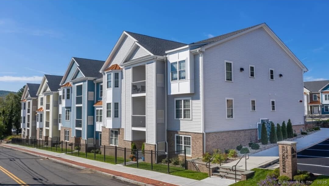 301 Main Street, Unit 28 Bristol, CT 06010 - Photo 1 of 10