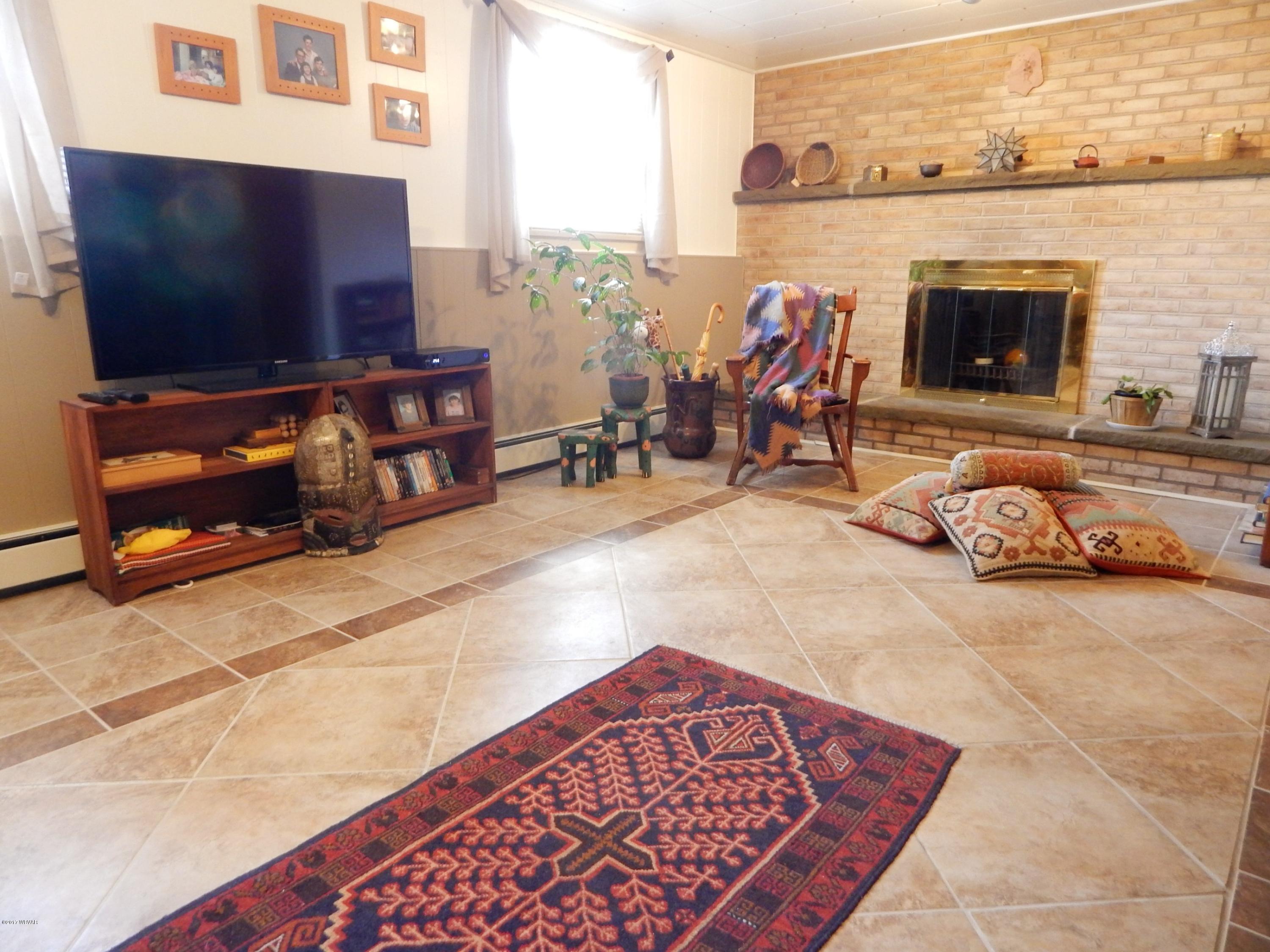 2445 Reed Street Williamsport, PA 17701 - Photo 12 of 26 Family Room