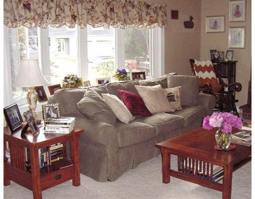 10 Wedgewood Road Sturbridge, MA 01566 - Photo 5 of 14 a living room with furniture and a window