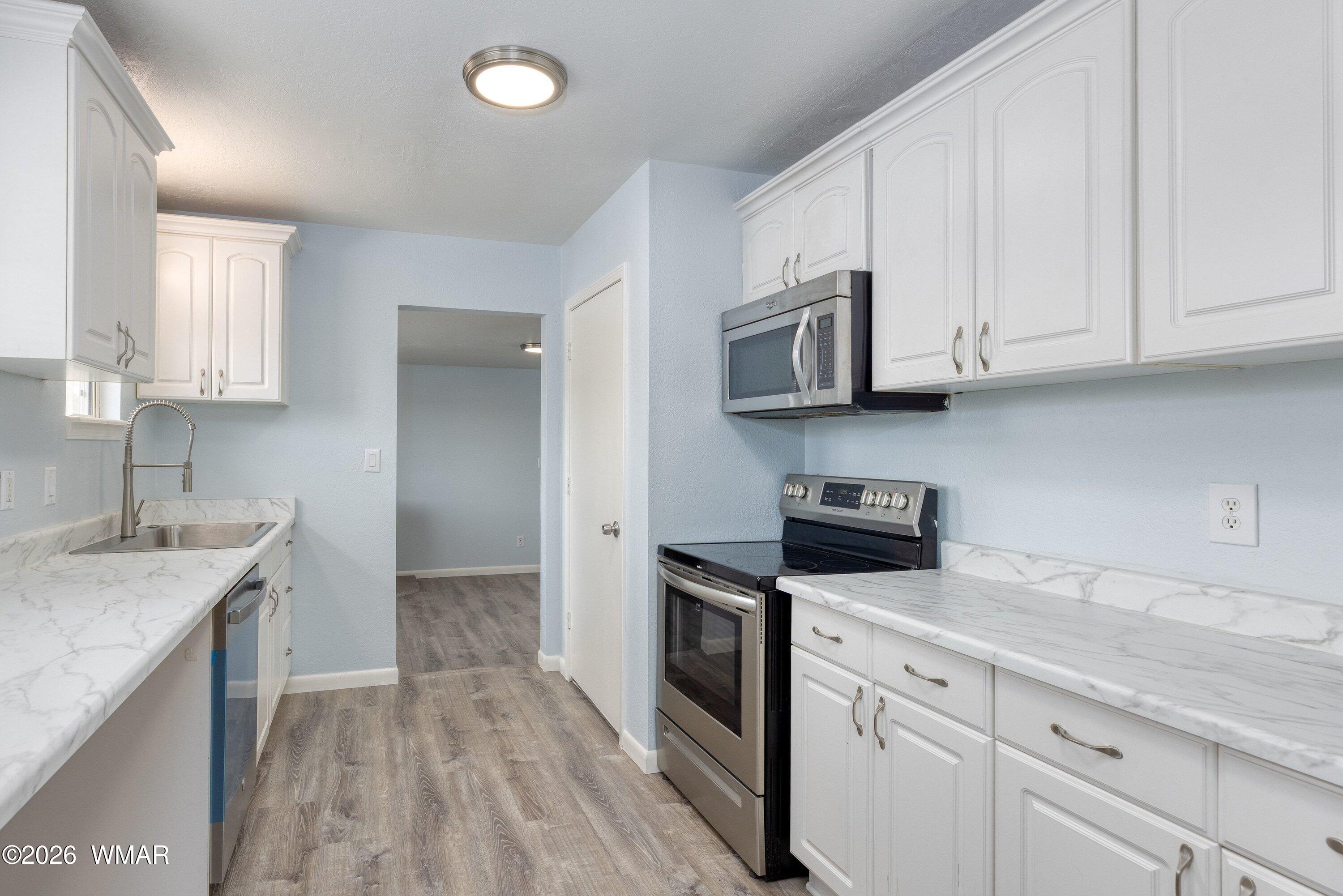 1075 Rim View Drive Show Low, AZ 85901 - Photo 6 of 22 Kitchen 2