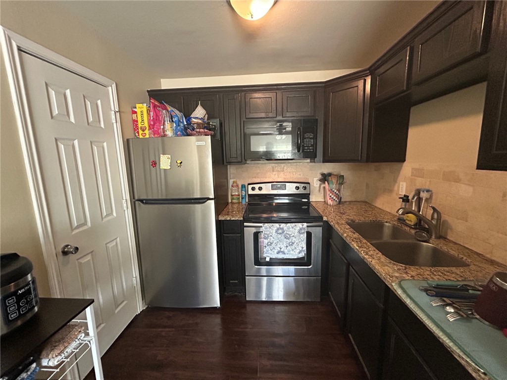 305 Ehlinger Drive, Unit D Bryan, TX 77801 - Photo 4 of 10