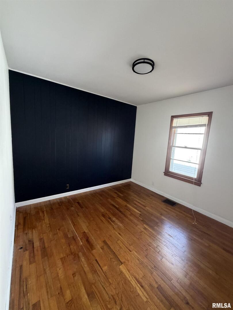 1806 Market Street Metropolis, IL 62960 - Photo 11 of 18 a view of empty room with wooden floor and fan
