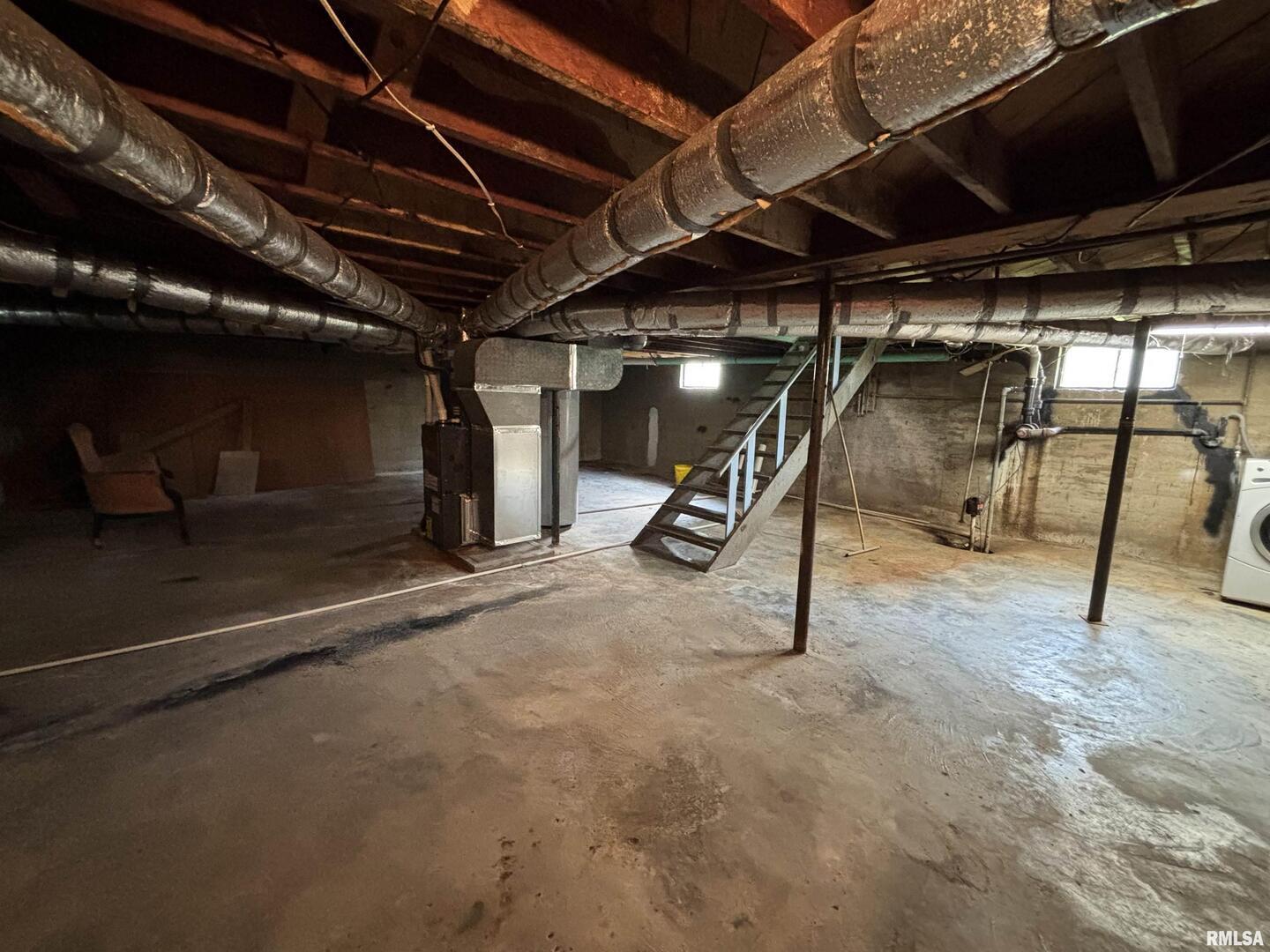 1806 Market Street Metropolis, IL 62960 - Photo 15 of 18 a view of an empty room with wooden floor