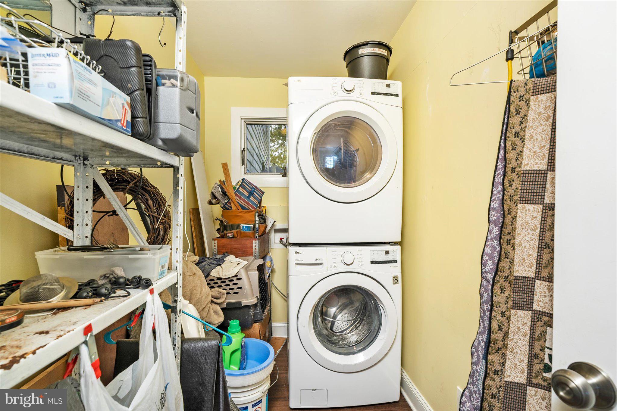 537 Arneytown-chesterfield Road Chesterfield, NJ 08515 - Photo 42 of 87 a utility room with dryer and washer