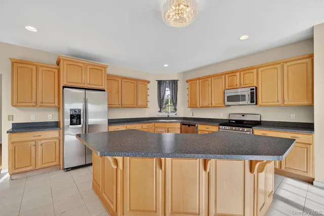 $806,000 | 12 Heather Ridge, Highland Mills, NY 10930