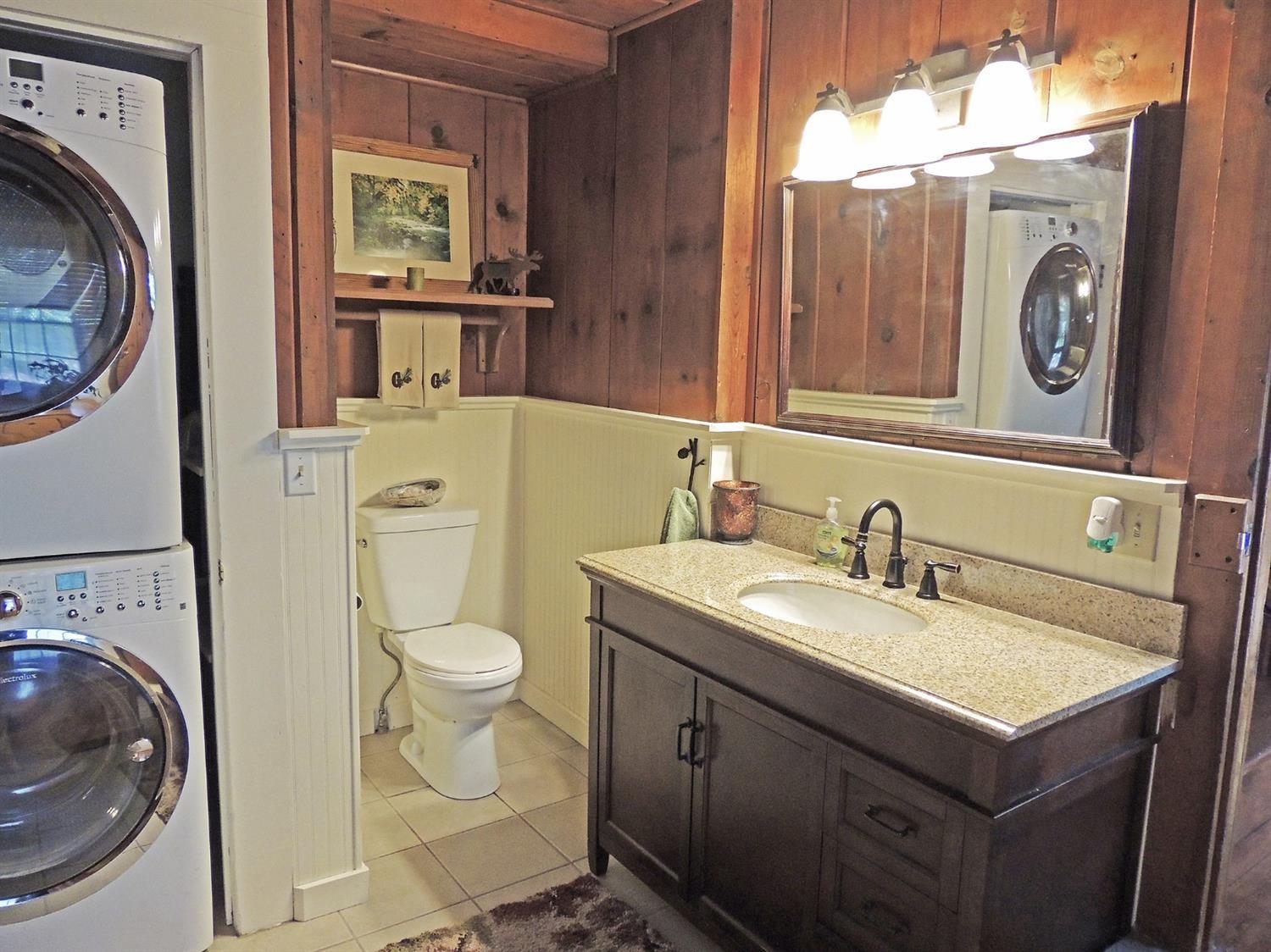 765 Old Ferry Road Shady Cove, OR 97539 - Photo 18 of 32 Large main bathroom with stack-able wash