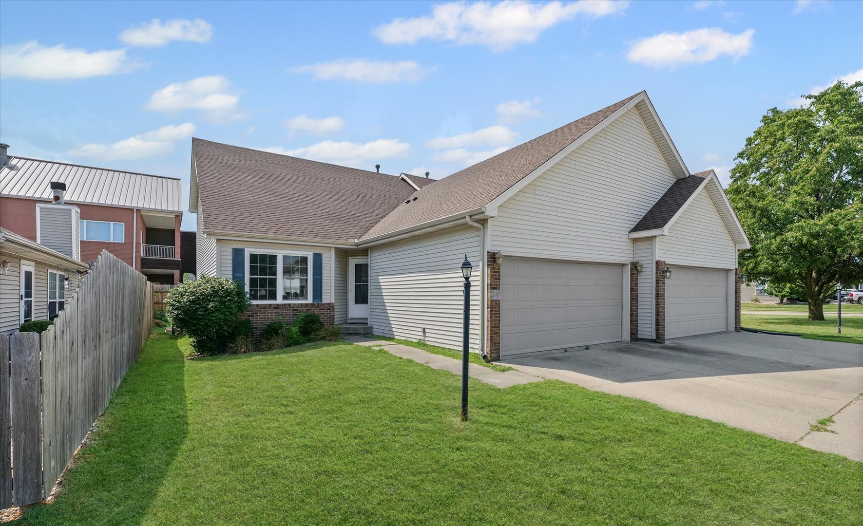 803 Prestwick Point Champaign, IL 61822 - Photo 1 of 38 Gallery Image 1