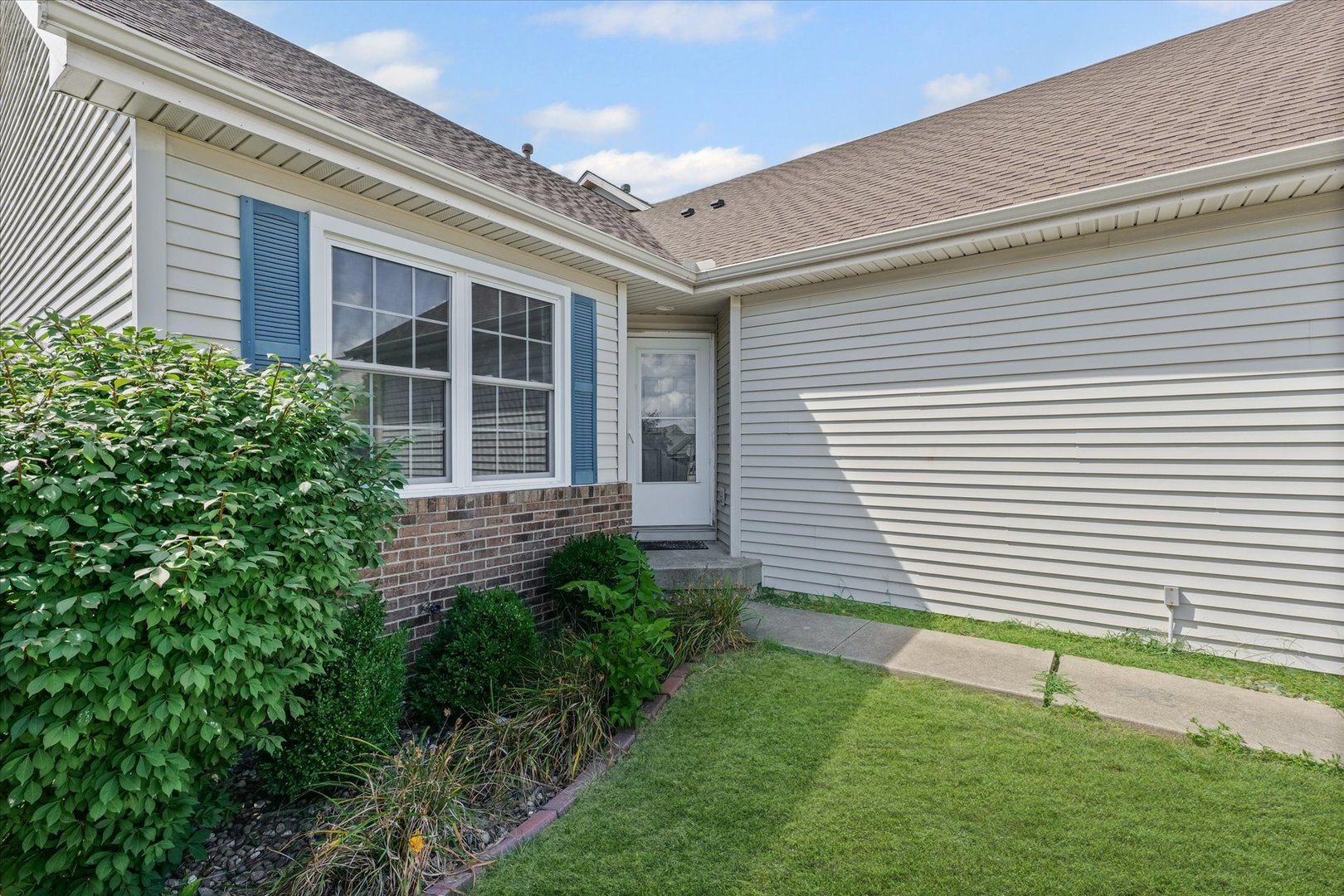 803 Prestwick Point Champaign, IL 61822 - Photo 3 of 38 Gallery Image 3