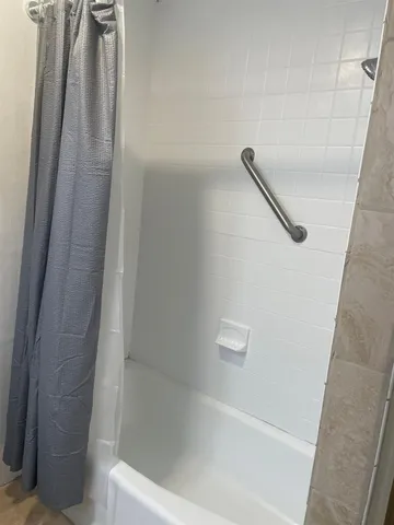 $2,285 | 32 Squamscott Road, Stratham, NH 03885