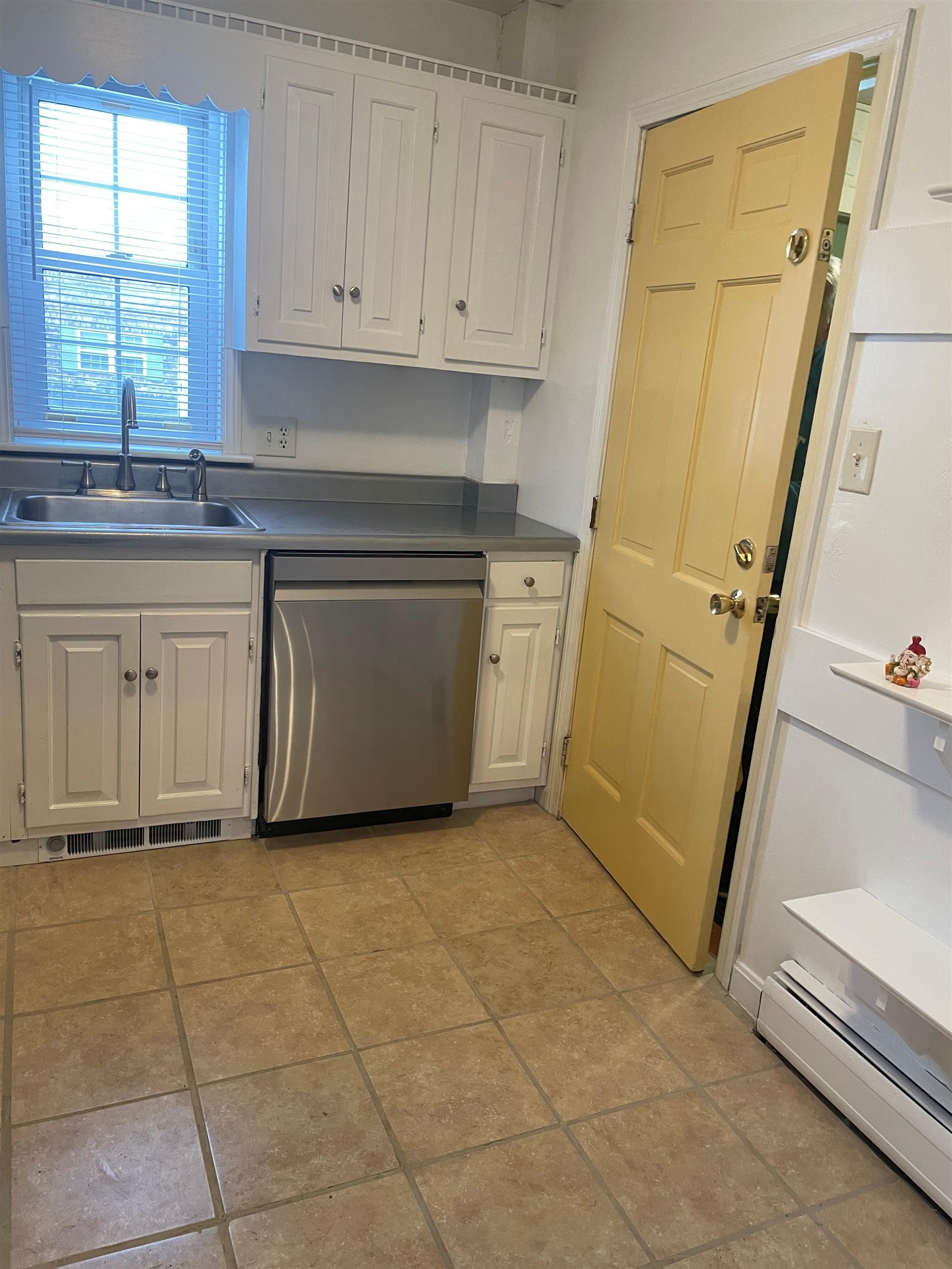 32 Squamscott Road Stratham, NH 03885 - Photo 6 of 18