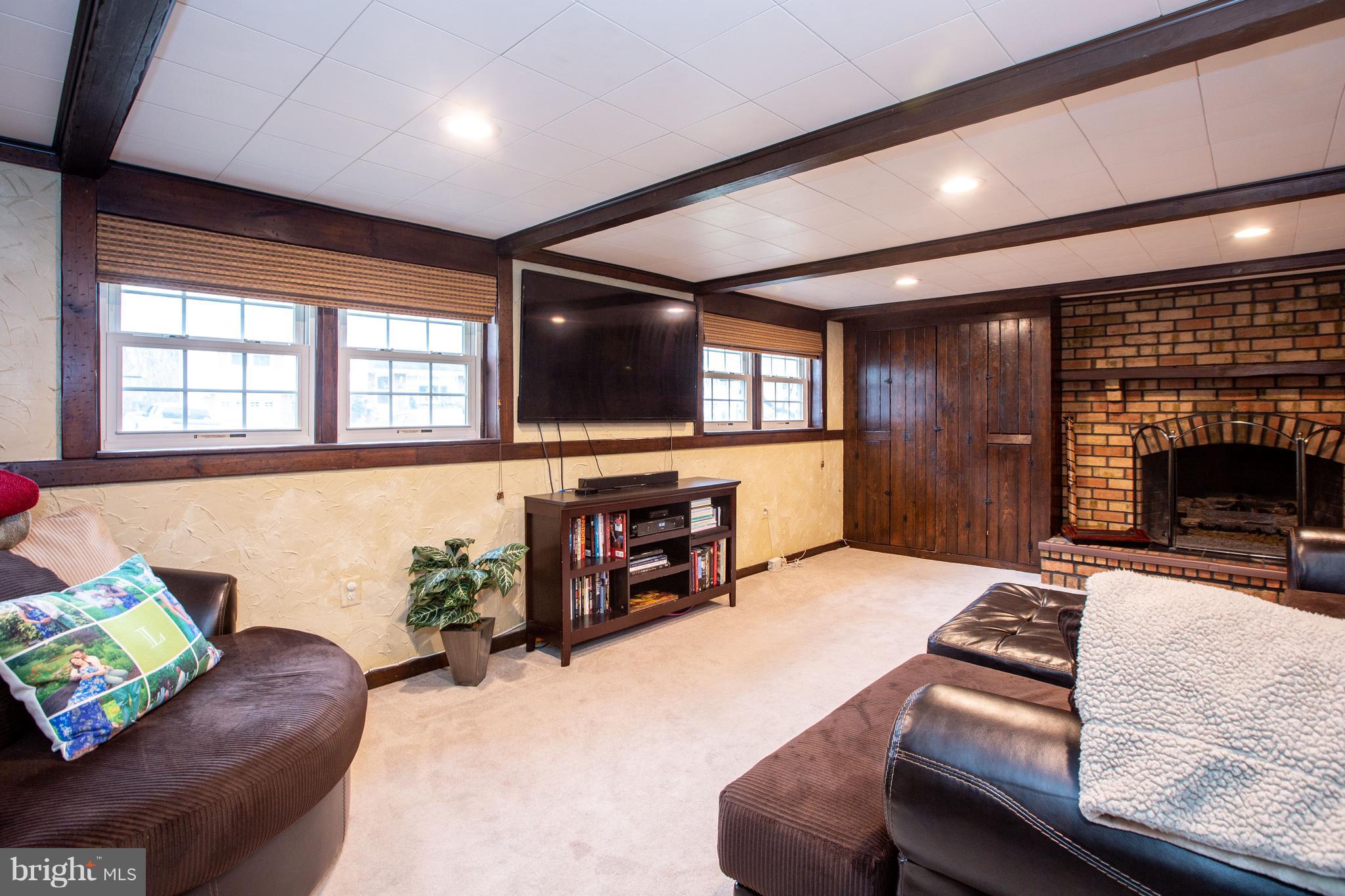 45 Valley View Road Hamilton, NJ 08620 - Photo 20 of 28 Family Room
