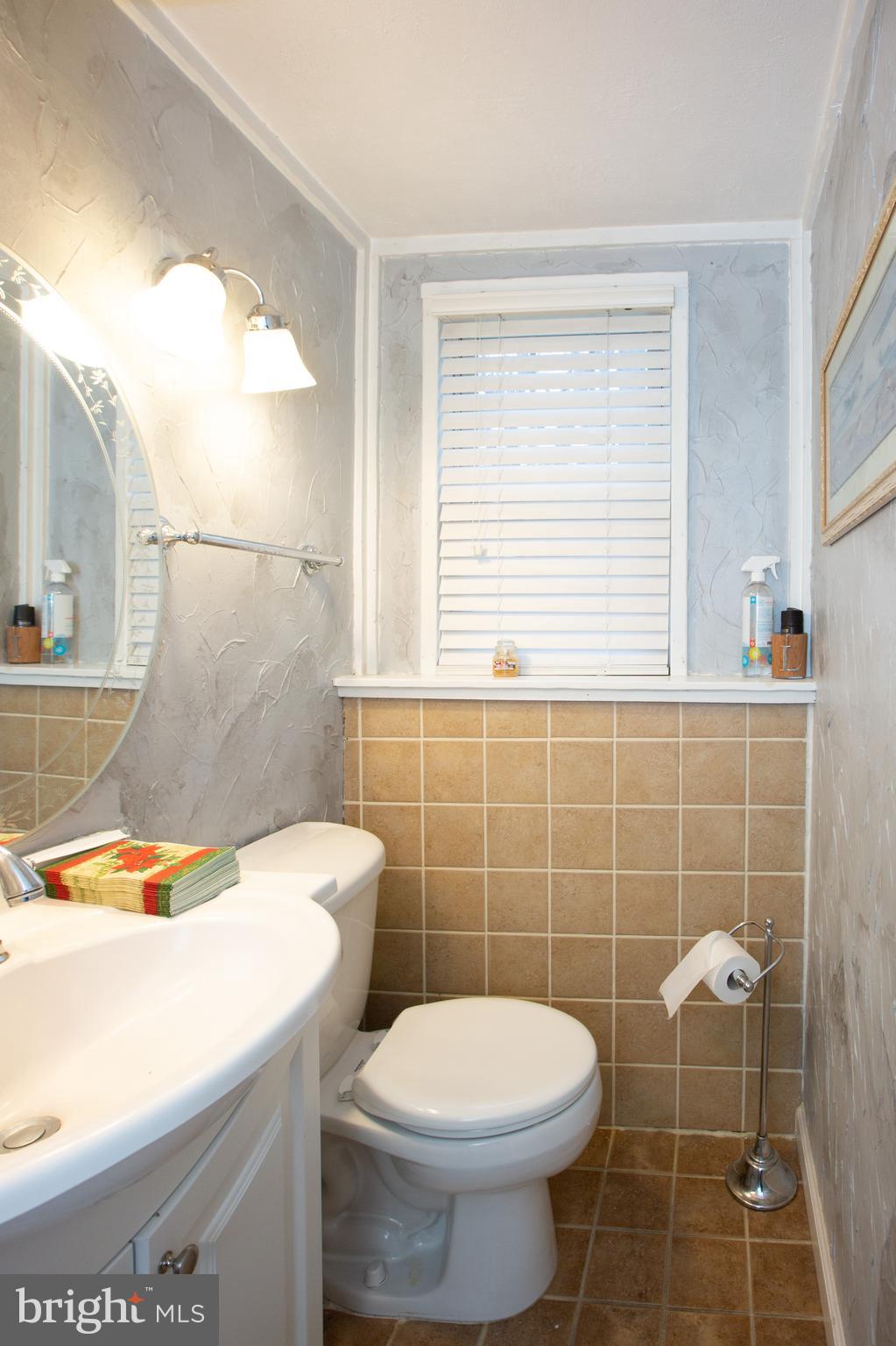 45 Valley View Road Hamilton, NJ 08620 - Photo 24 of 28 Half Bathroom