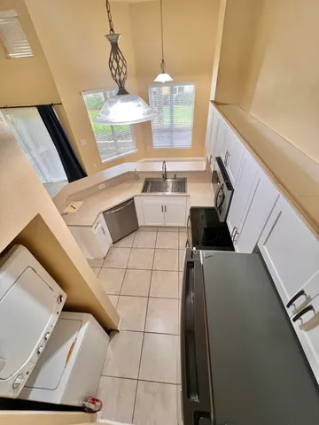 $2,100 | 4863 Via Palm Lakes, Unit 805, West Palm Beach, FL 33417