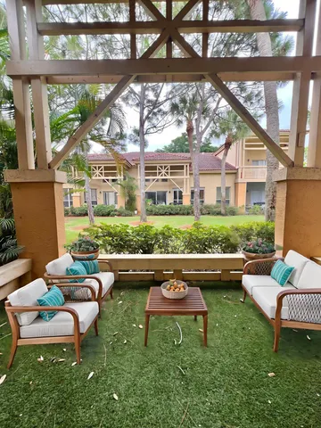 $2,100 | 4863 Via Palm Lakes, Unit 805, West Palm Beach, FL 33417