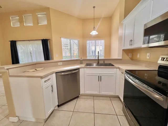 $2,100 | 4863 Via Palm Lakes, Unit 805, West Palm Beach, FL 33417