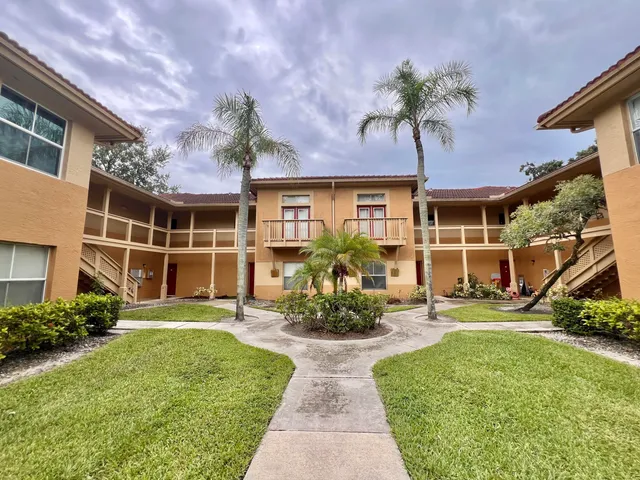 $2,100 | 4863 Via Palm Lakes, Unit 805, West Palm Beach, FL 33417