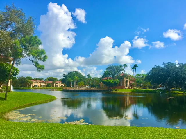 $2,100 | 4863 Via Palm Lakes, Unit 805, West Palm Beach, FL 33417