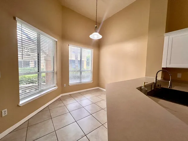 $2,100 | 4863 Via Palm Lakes, Unit 805, West Palm Beach, FL 33417