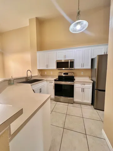 $2,100 | 4863 Via Palm Lakes, Unit 805, West Palm Beach, FL 33417