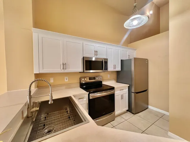 $2,100 | 4863 Via Palm Lakes, Unit 805, West Palm Beach, FL 33417
