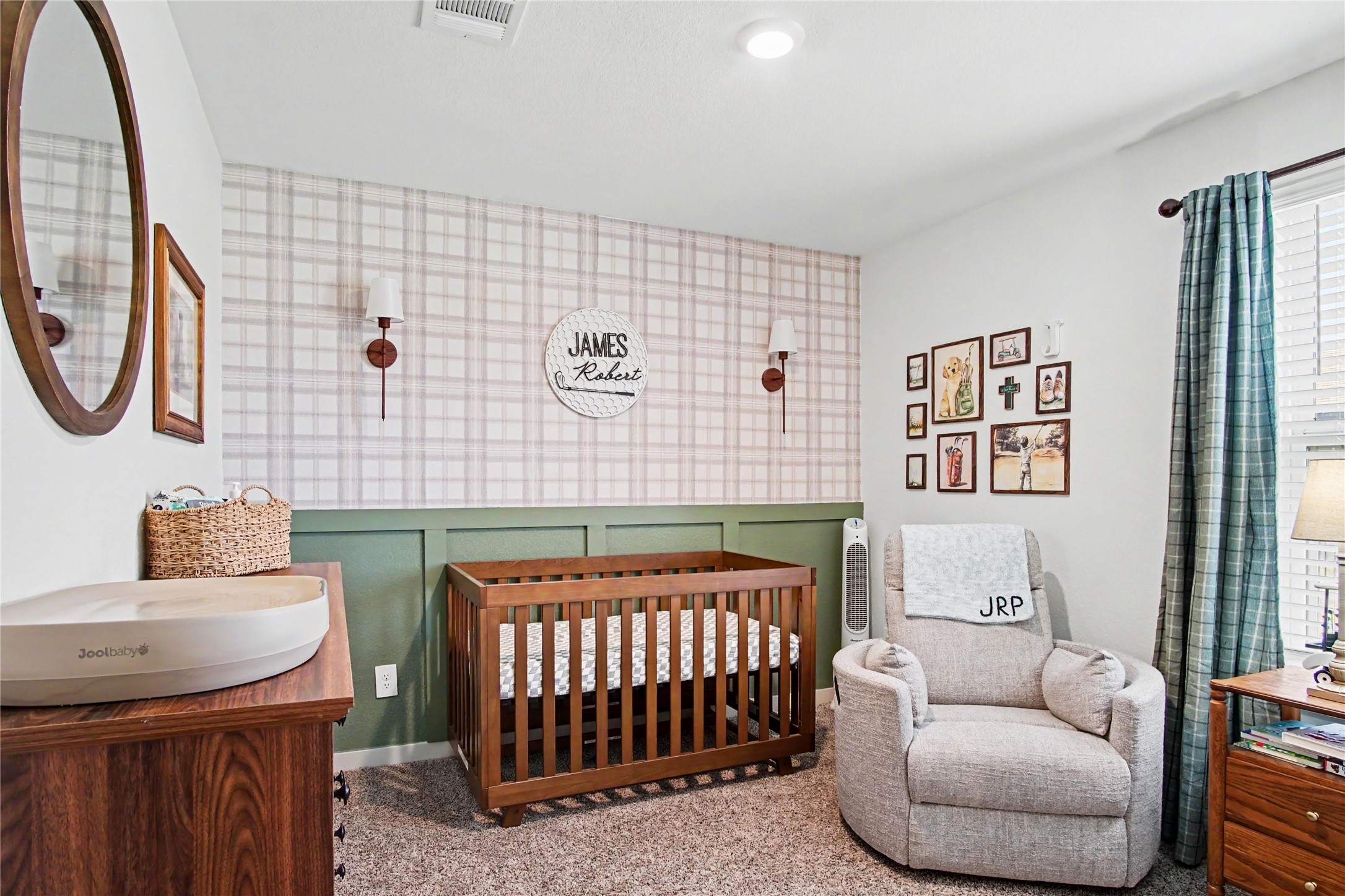 1302 Truckee River Drive Rosharon, TX 77583 - Photo 10 of 39 The designer wall in bedroom #3 makes this perfect as a nursery, bedroom or office space!
