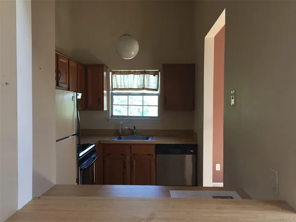 $259,000 | 2 Lexington Hills Road, Unit 12, Harriman, NY 10926