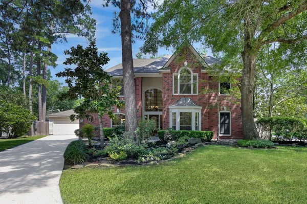 $575,000 | 70 Amberglow Court, The Woodlands, TX 77381